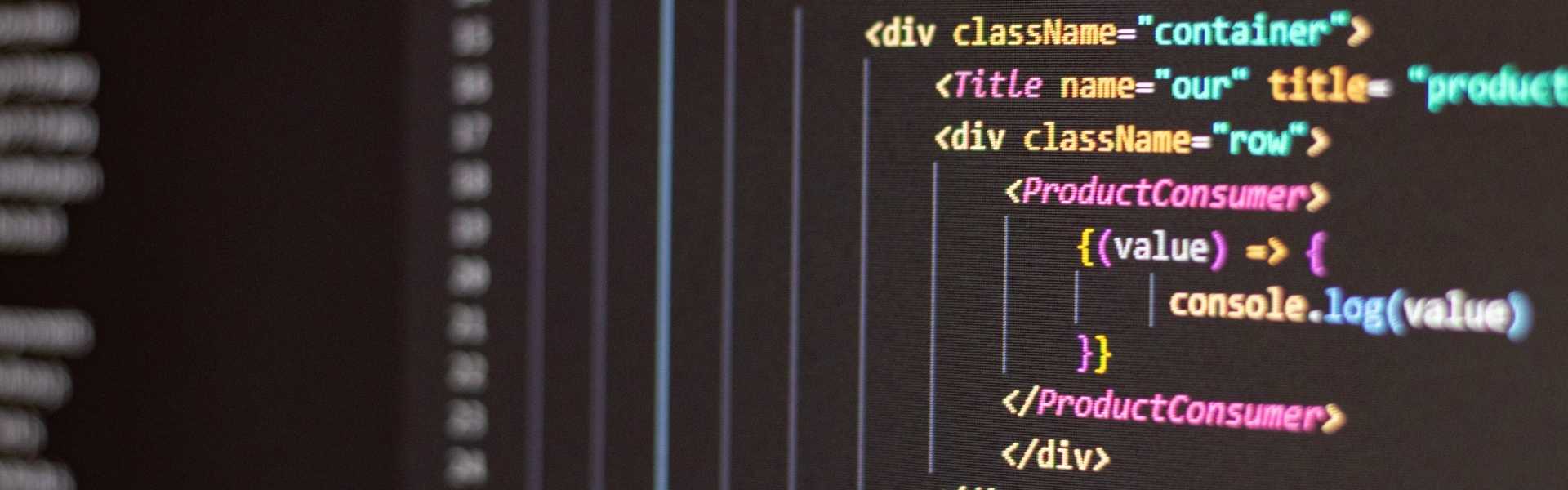HTML: Linhas de código na tela de um computador.